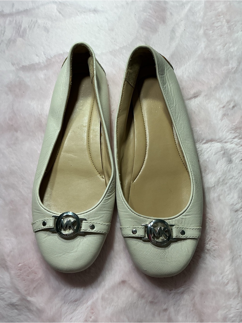 Michael Kors Ivory Leather Ballet Flats with Silver MK Accent b79